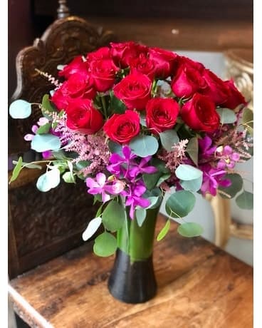 Long Stem red Rose Arrangement